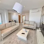 Апартаменты Serene View - By Sch *