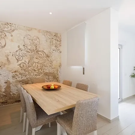 Serene View - By Sch アパート アルヴァドス